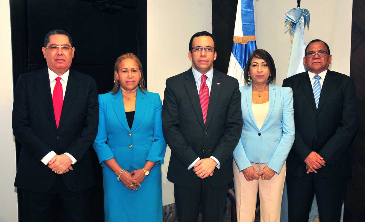  imagen Ministro de Educación posesiona a nuevos funcionarios del Minerd 