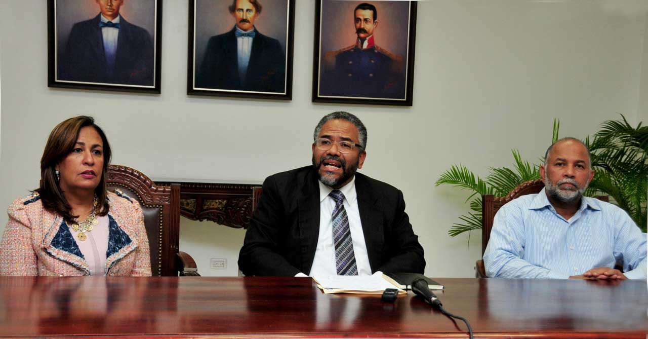  imagen MINERD llama a maestros evitar incurrir en gastos innecesarios al acudir a solicitar certificaciones laborales para devolucion de recursos por retencion de impuestos. 