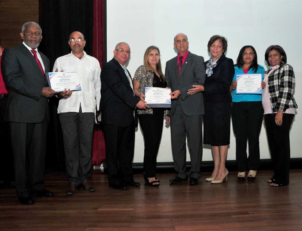  imagen MINERD reconoce  a 123 Asociaciones de Padres, Madres, Tutores y Amigos  de la Escuela 