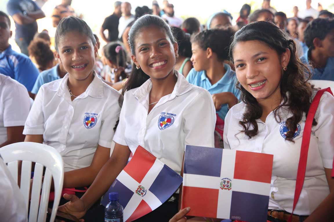  imagen Cuatro centros educativos son inaugurados por el Presidente Medina en San José de Ocoa y Azua 
