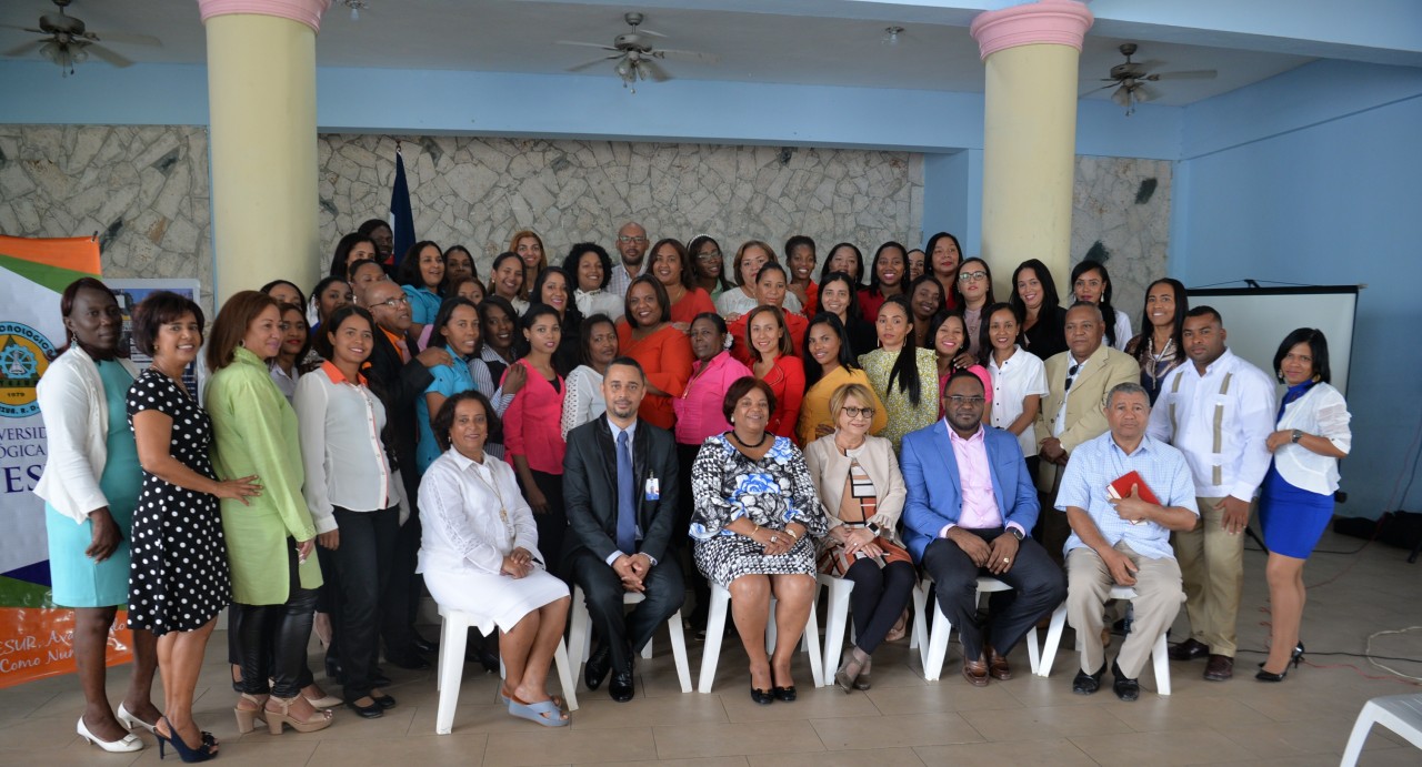  imagen Participantes de la Especialidad en Educaci&oacute;n del Primer Ciclo con &Eacute;nfasis en Lecto-Escritura y Matem&aacute;ticas que laboran en centros educativos de la provincia El Seibo. 