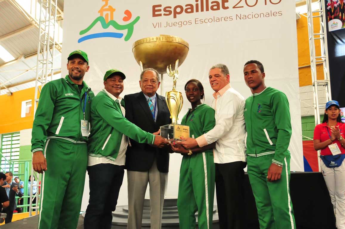  imagen Moca clausura los Séptimos Juegos Deportivos Escolares y entrega la próxima sede a la Provincia Santo Domingo 