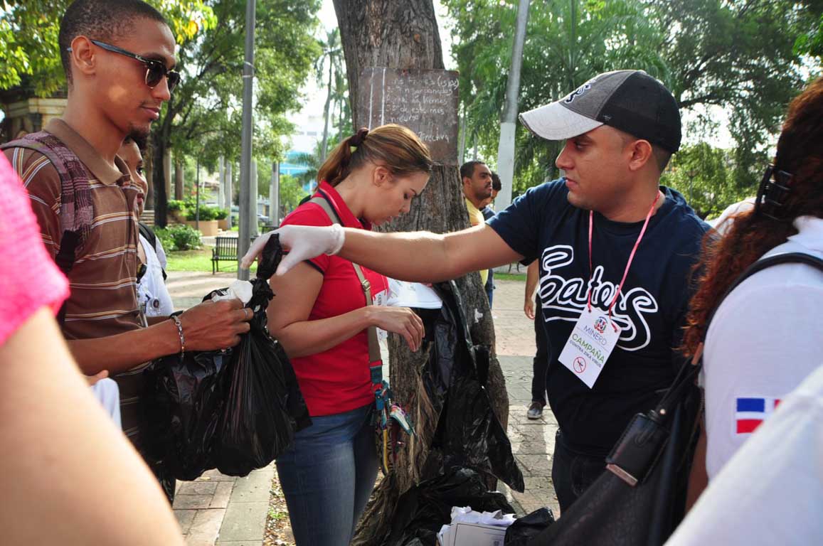  imagen Empleados de Educación eliminan más de dos mil criaderos de mosquitos en Novena Jornada Nacional contra el Zika y el dengue 