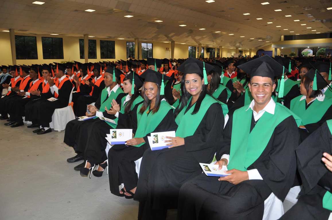  imagen Más de 100 mil bachilleres egresan cada año de las escuelas dominicanas 