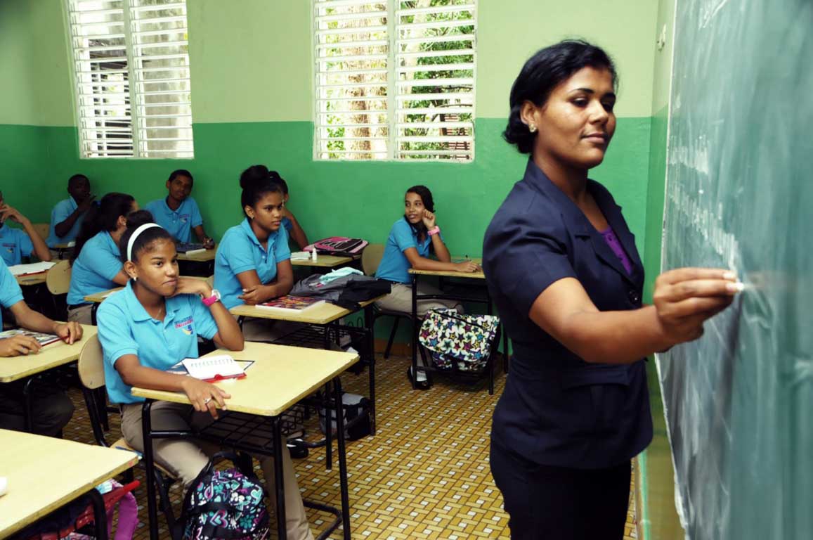  imagen Más de 11 mil maestros reciben becas del Minerd para postgrado, maestrías y doctorados 