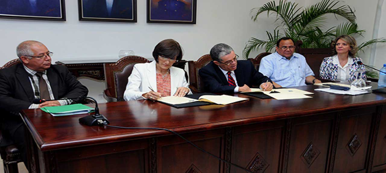  imagen Ministerio de Educación acuerda con instituciones apadrinamientos de escuelas y liceos 