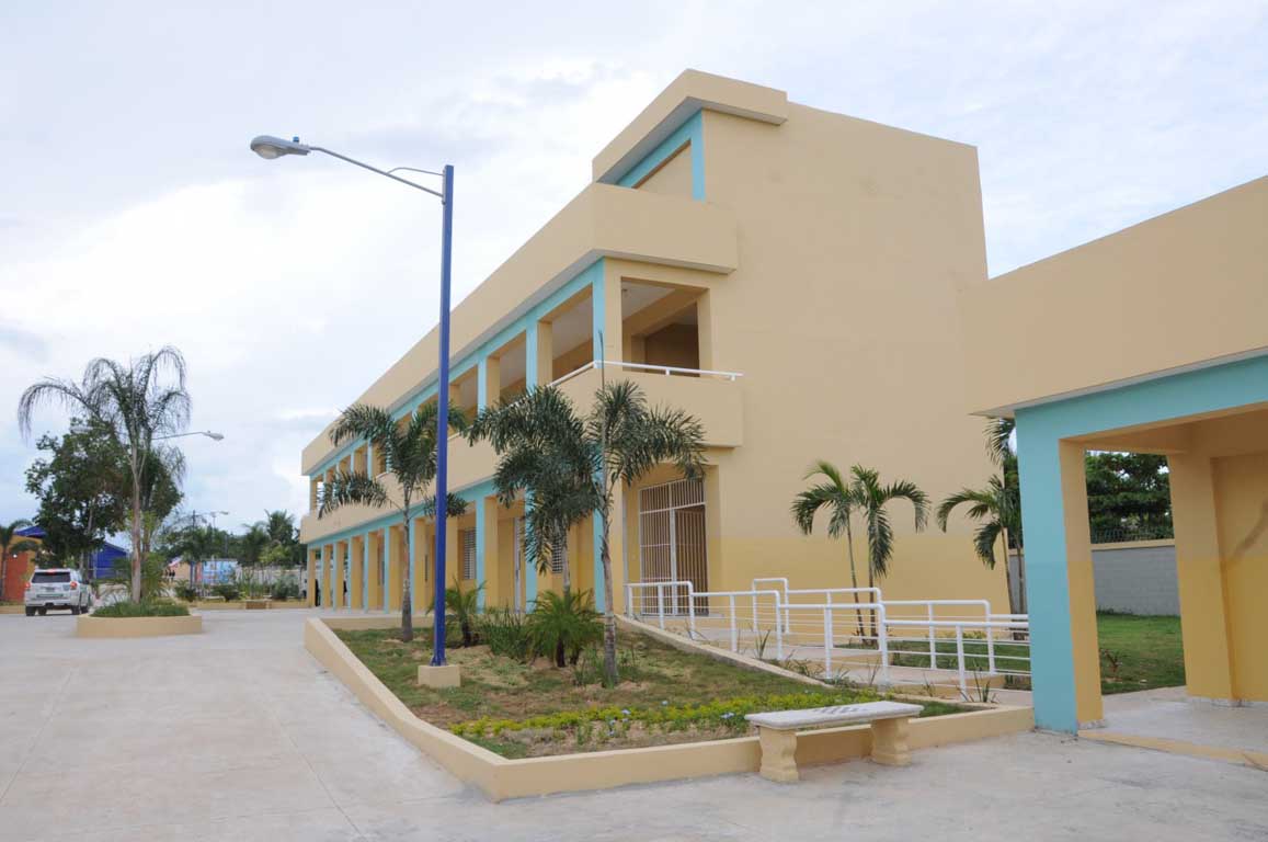  imagen Presidente Danilo Medina entrega una escuela en Guayacanes, San Pedro de Macorís 