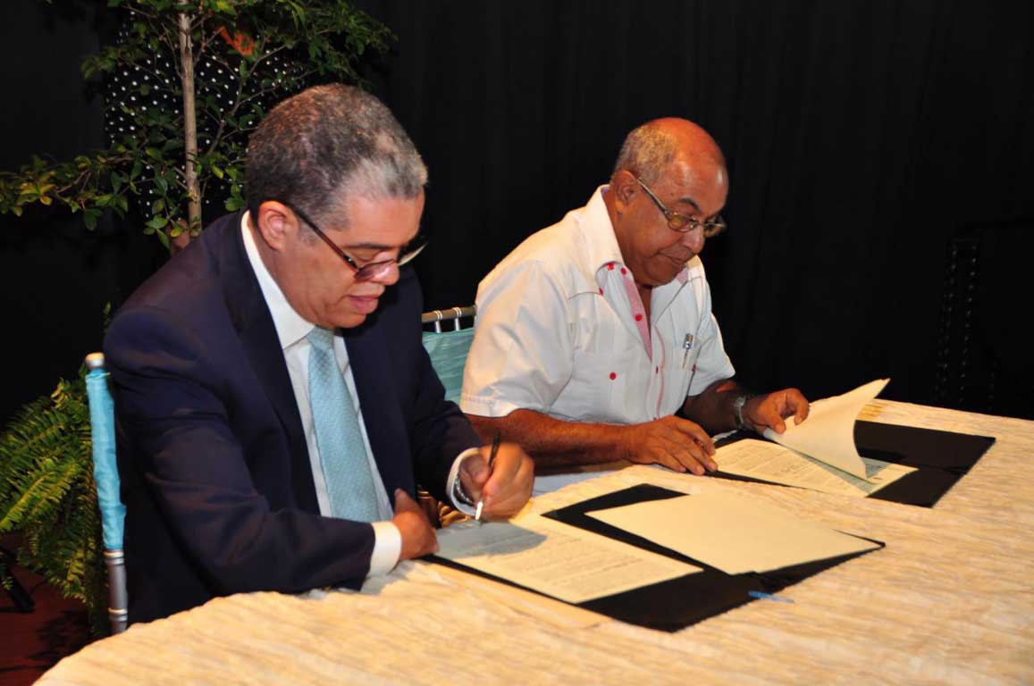  imagen Educación firma acuerdos con clubes deportivos y Cabildo de Moca para Séptimos Juegos Escolares 