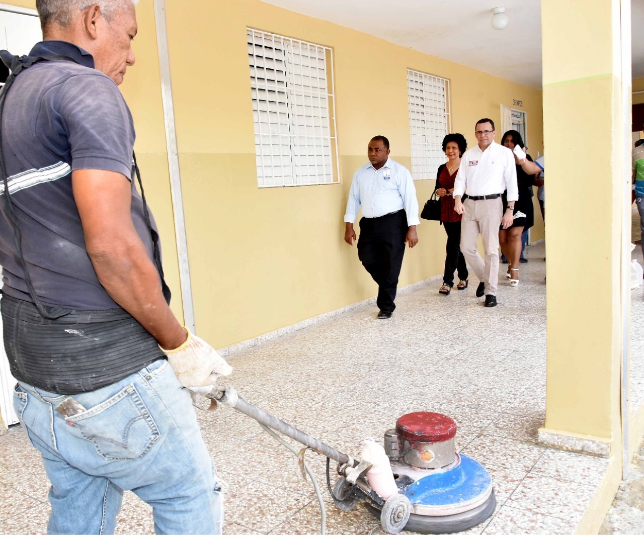  imagen Ministro Navarro recorre centro educativo Estados Unidos&nbsp; 