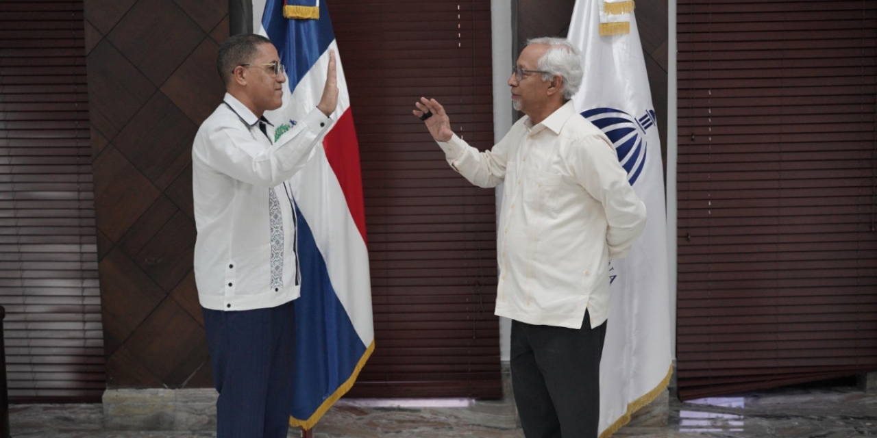  imagen Ministro de Educaci&oacute;n &Aacute;ngel Hern&aacute;ndez junto a Roberto Herrera Polanco&nbsp; 