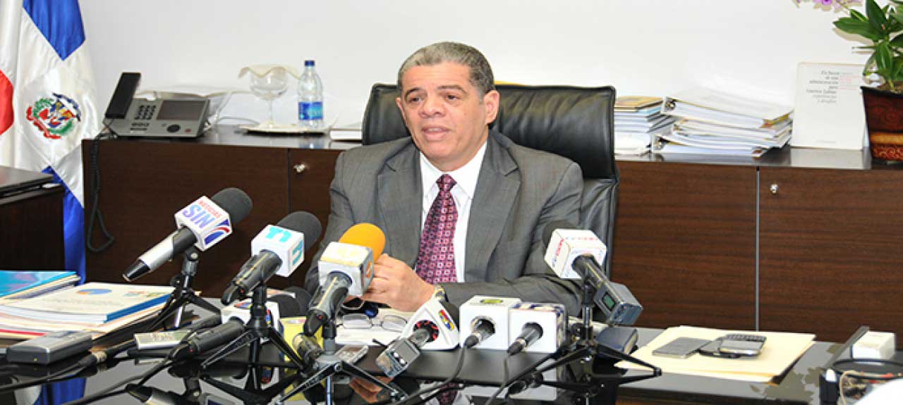  imagen Educación aumenta sueldos a maestros y maestras 