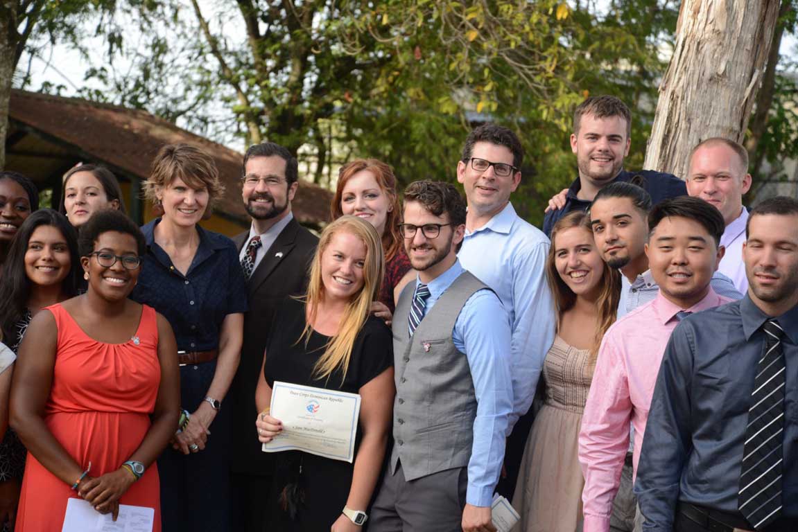  imagen El Cuerpo de Paz apoya programas de alfabetización Infantil en las escuelas públicas 