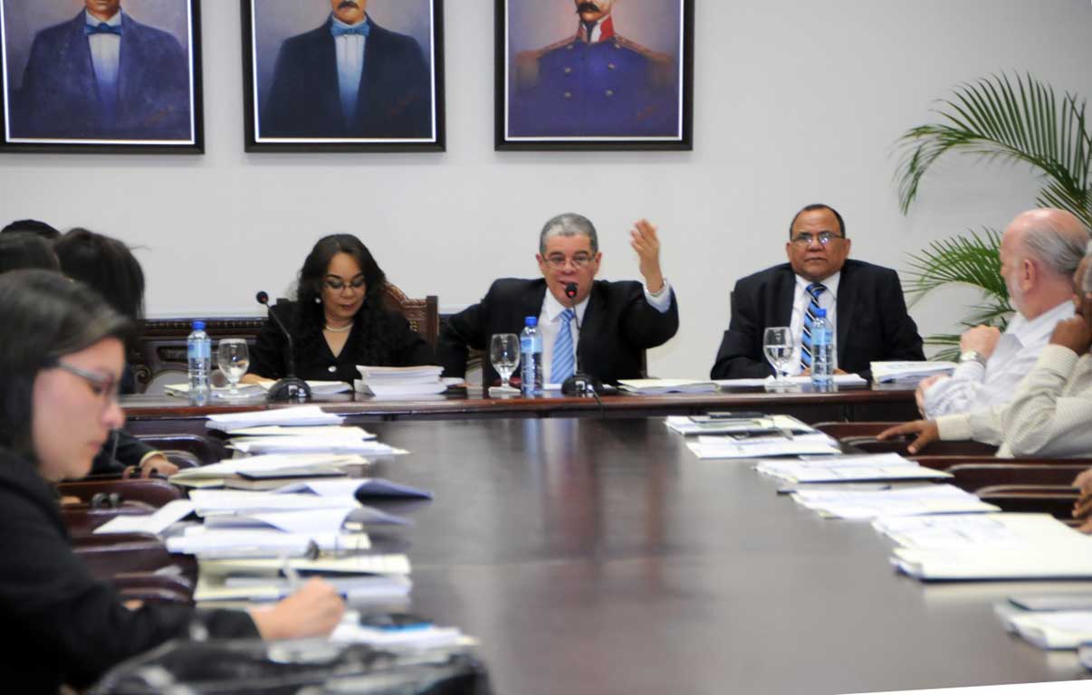  imagen Amarante Baret y Equipo técnico verifican avances en la revisión y actualización curricular 