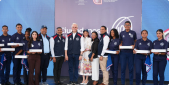  imagen Ministro Luis Miguel De Camps, con estudiantes del voluntariado Agentes al 100 