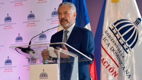  imagen El taller fue impartido por &Aacute;ngel Lockward, presidente de FUNDESEP. Dijo que cada funcionario que forma parte de las diferentes &aacute;reas del Ministerio de Educaci&oacute;n, se capacita para tener una noci&oacute;n m&aacute;s amplia sobre sus funciones.
&nbsp; 