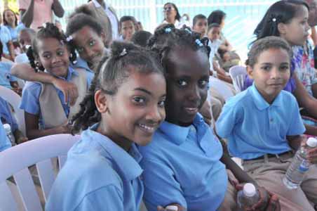  imagen Presidente Medina inaugura estancia infantil y una escuela en San Pedro de Macorís 