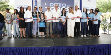 imagen El presidente de la Rep&uacute;blica, Luis Abinader, inaugura el techado de la cancha del Liceo &Aacute;ngel Emilio Casado 
