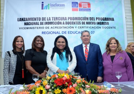  imagen El acto correspondiente a Puerto Plata fue presidido por Adalberto Mart&iacute;nez, viceministro de&nbsp; Supervisi&oacute;n, Evaluaci&oacute;n y Control de la Calidad Educativa, mientras que en Santiago estuvo dirigido por el director del INAFOCAM, Andr&eacute;s de Las Mercedes. 