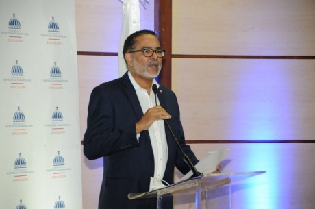  imagen Durante el lanzamiento del programa, el ministro de Educaci&oacute;n, Roberto Fulcar 