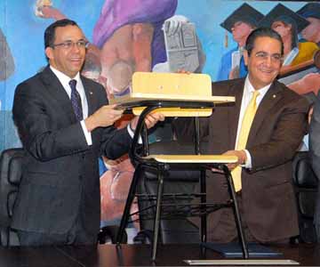  imagen Ministerio de Educación dona cinco mil butacas a la Escuela de Formación Docente de la Universidad Autónoma de Santo Domingo 