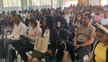  imagen Nuevos maestros viendo un video introductorio a trav&eacute;s del canal de YouTube de Radio Televisi&oacute;n Educativa 