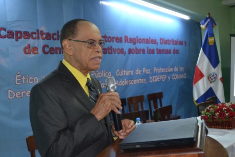  imagen &nbsp;Lidio Cadet, director general de &Eacute;tica e Integridad Gubernamental, expone para los presentes en la actividad. 