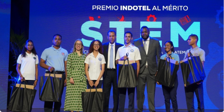  imagen fotos de estudiantes recibiendo premio 