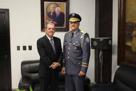  imagen Amarante Baret y jefe Policía Nacional analizan seguridad en las escuelas públicas 