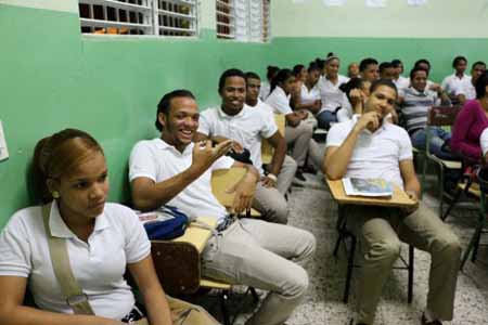  imagen Escuelas públicas registran a 52,463 estudiantes de horario nocturno 