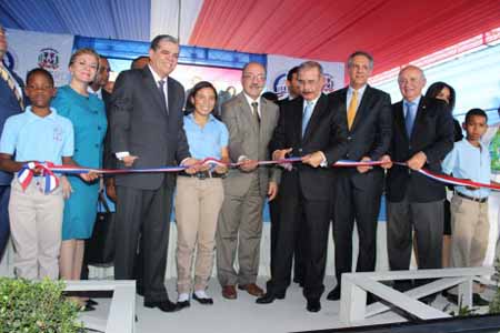 imagen Danilo entrega un liceo de 34 aulas en El Café, Herrera 