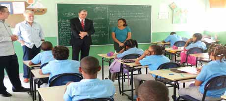  imagen Amarante Baret exhorta empresarios participen en planes en beneficio de educación 