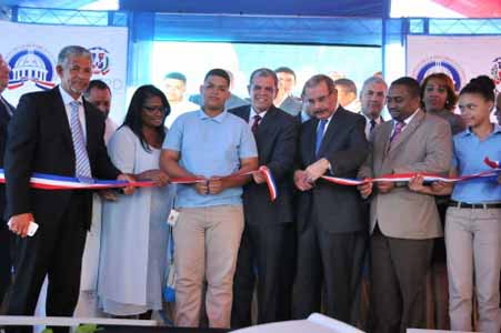  imagen Presidente Medina inaugura dos nuevos centros educativos con 40 aulas para 1,250 estudiantes de Villa Mella 