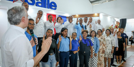  imagen El ministro de Educaci&oacute;n, Luis Miguel De Camps, encabez&oacute; este martes la juramentaci&oacute;n de la Mesa de los Cinco Pilares en la Regional 12 