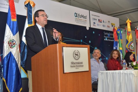  imagen Representantes durante sus intervenciones. 