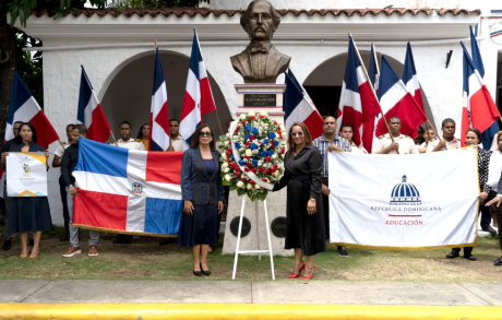  imagen La viceministra de Descentralizaci&oacute;n y Participaci&oacute;n, Ligia P&eacute;rez junto a la directora general de Gesti&oacute;n y Descentralizaci&oacute;n Educativa, Mayelin Almonte Cordero. 