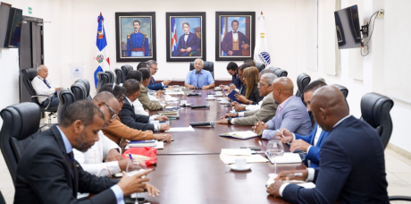  imagen Ministro de Educaci&oacute;n, &Aacute;ngel Hern&aacute;ndez reunido&nbsp; com representantes de la Asociaci&oacute;n Nacional de Profesionales y T&eacute;cnicos ( ANPROTED). 