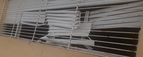  imagen persianas destruidas. 