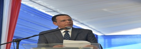  imagen Ministro de educaci&oacute;n Antonio Pe&ntilde;a Mirabal habla a los presentes. 