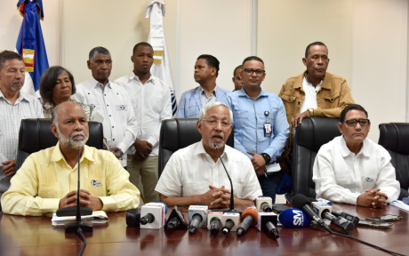  imagen Ministro de Educaci&oacute;n, &Aacute;ngel Hern&aacute;ndez reunido con Eduardo Hidalgo, Titular de la ADP. 