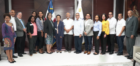  imagen Ministro de Educaci&oacute;n se re&uacute;ne con representantes del IDEC y el Foro Socioeducativo. 