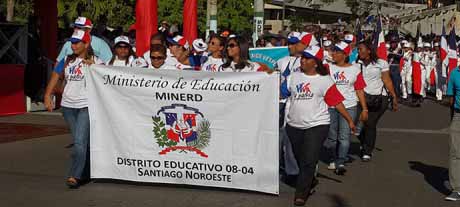  imagen Fotografia tomada a los participantes, durante el desfile. 
