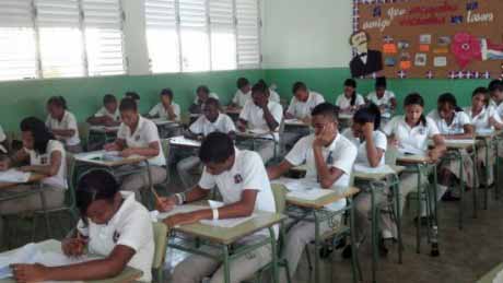  imagen Sigue masiva asistencia de estudiantes a las Pruebas Nacionales 