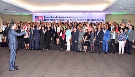  imagen Ministro Andr&eacute;s Navarro juramentando a 107 Directores Distritales 