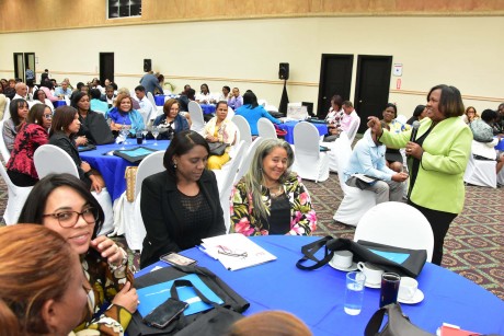  imagen Docentes con buenas pr&aacute;cticas educativas que participan en la Estrategia de Formaci&oacute;n Continua Centrada en la Escuela (EFCCE) y en el Programa Nacional de Inducci&oacute;n a Docentes de Nuevo Ingreso. 