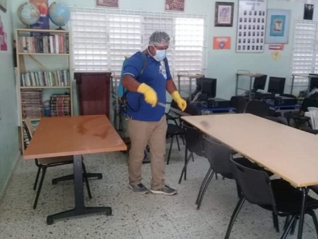  imagen El personal t&eacute;cnico y la comunidad educativa de las regionales 16, 17 y 18 durante la jornada de limpieza 