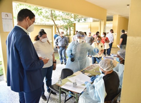  imagen Los centros intervenidos hoy fueron el Polit&eacute;cnico Uni&oacute;n Panamericana, donde se realizaron 120 pruebas, y la escuela B&aacute;sica Madame Germaine Rocour de Pellerado, ubicada en el sector El Mill&oacute;n, donde fueron tomadas 60 muestras.
&nbsp; 