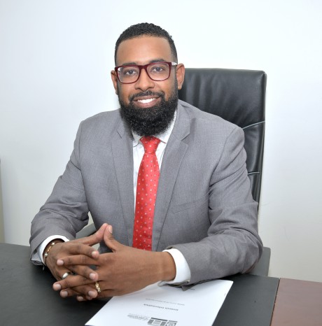  imagen Glenn Davis sentado en su oficina
&nbsp; 