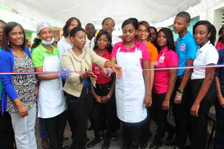  imagen Politécnico de Guachupita celebra tercera feria sobre emprendurismo 