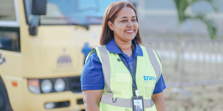  imagen Estudiantes utilizando el servicio deL Sistema Nacional de Transporte Estudiantil (TRAE). 