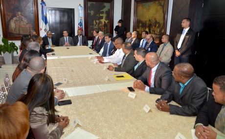  imagen Andr&eacute;s Navarro reunido con nuevos Directores Regionales&nbsp; 